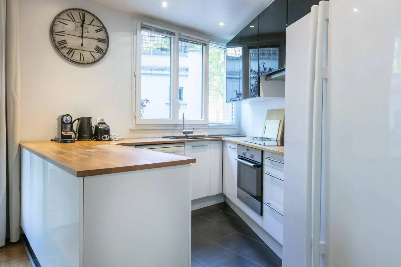 Paris City - Spacious 3 Rooms Flat For Families - 3 Minutes From Metro Station Frankrijk