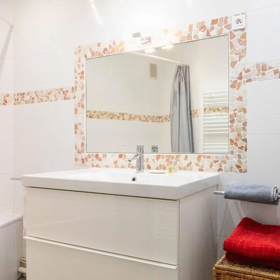 Paris City - Spacious 3 Rooms Flat For Families - 3 Minutes From Metro Station 0*,