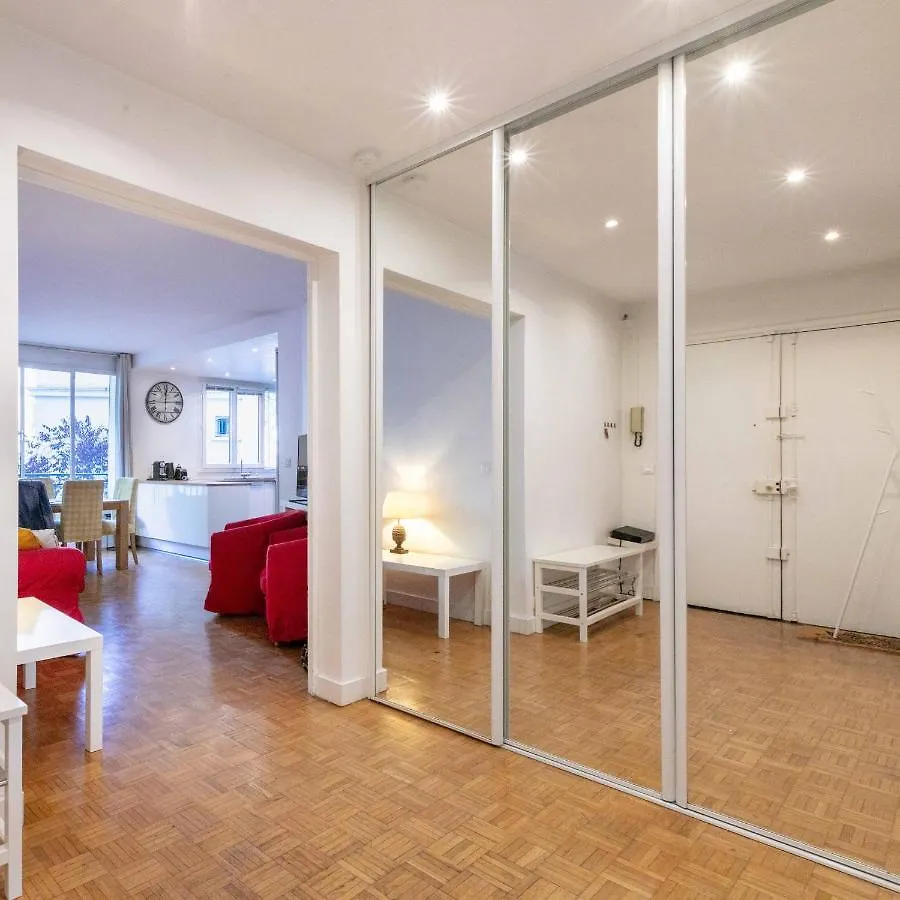 Paris City - Spacious 3 Rooms Flat For Families - 3 Minutes From Metro Station 0*,  Francie
